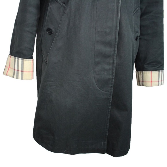 Burberry Black Coat with Plaid Lining - Picture 5 of 6